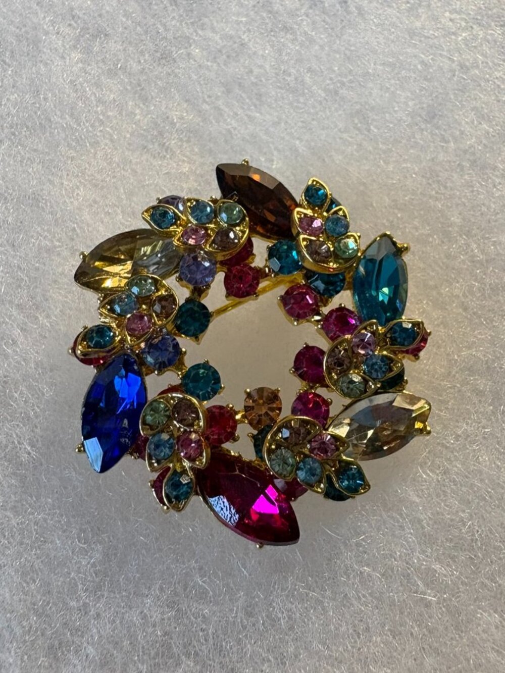 Fashion Wreath Brooch - Holiday